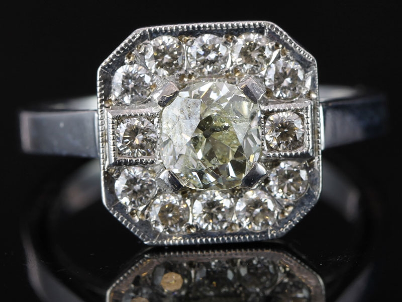 Sizzling art deco inspired diamond 18 carat gold ring