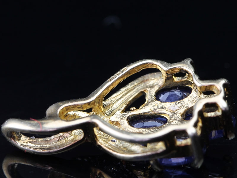 Glamourous sapphire and diamond 9 carat gold pendant
