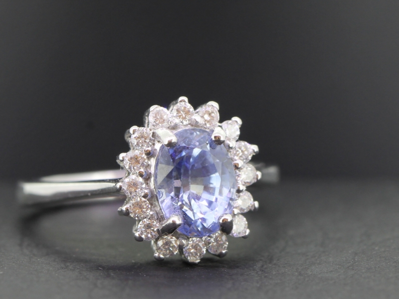  stunning sapphire and diamond 18 carat gold cluster ring 