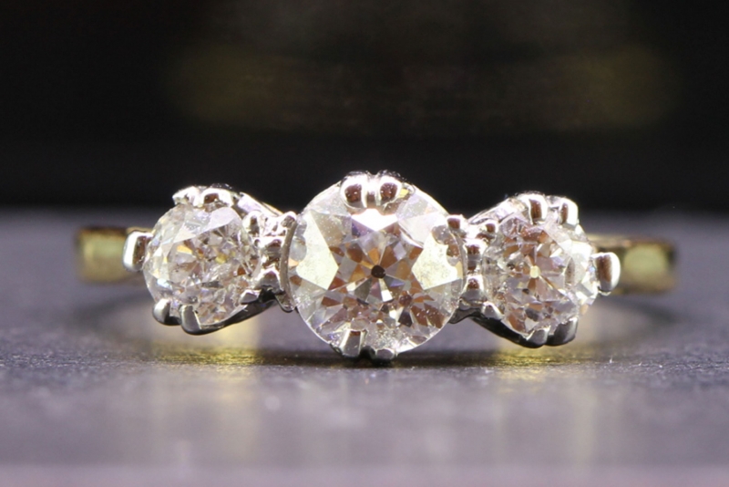 Beautiful diamond 18 carat trilogy ring