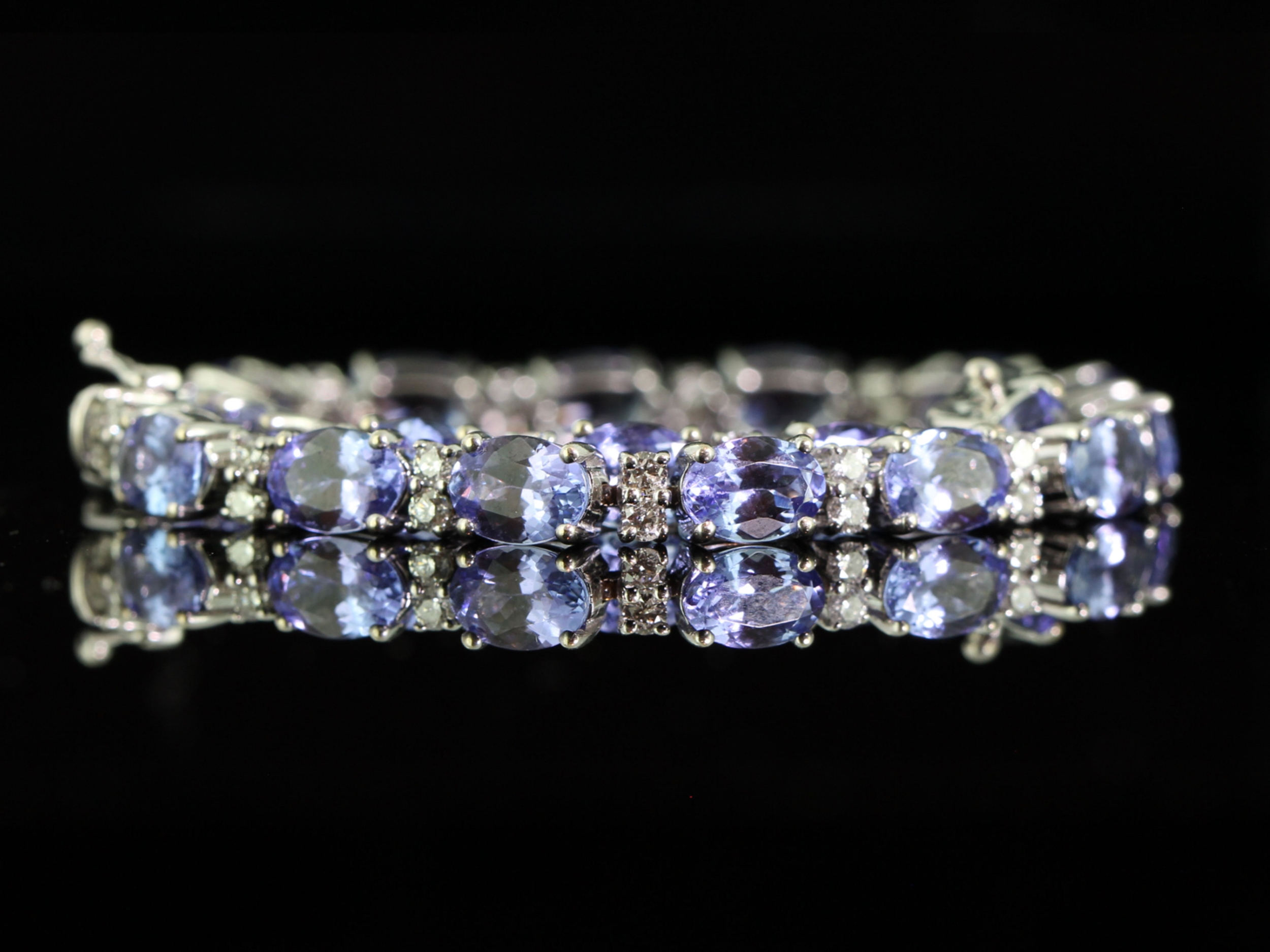Glamorous tanzanite and diamond 14 carat gold  tennis bracelet 