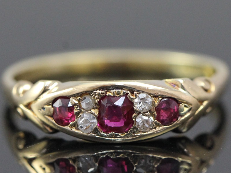 Beautiful ruby and diamond 18 carat gold ring