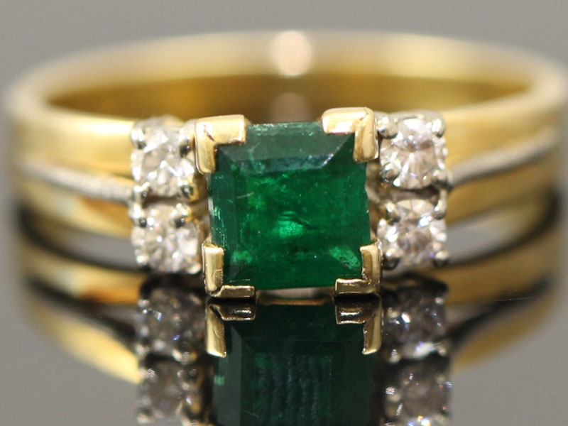  wonderful emerald and diamond 18 carat gold ring