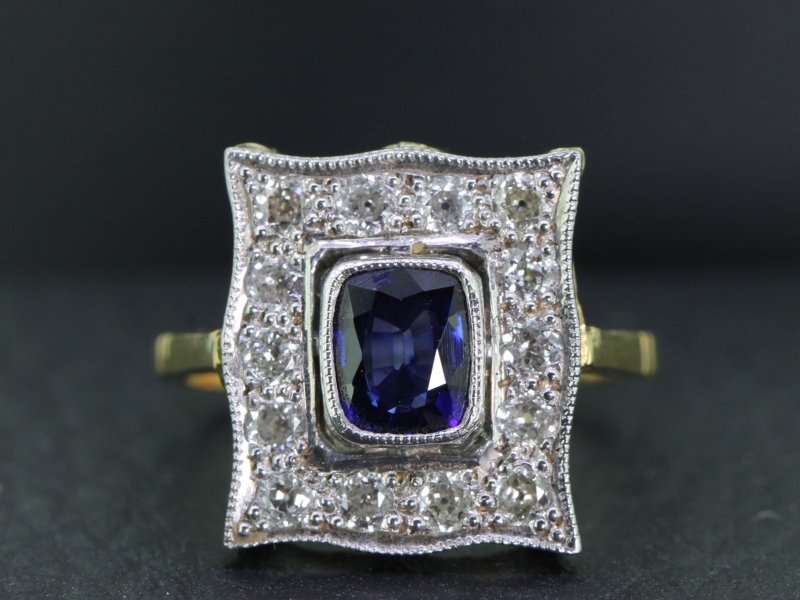 Stunning sapphire and diamond 18ct gold ring