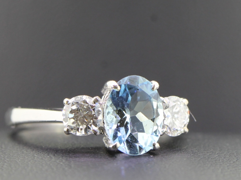 Breathtaking aquamarine and diamond trilogy 18 carat gold ring