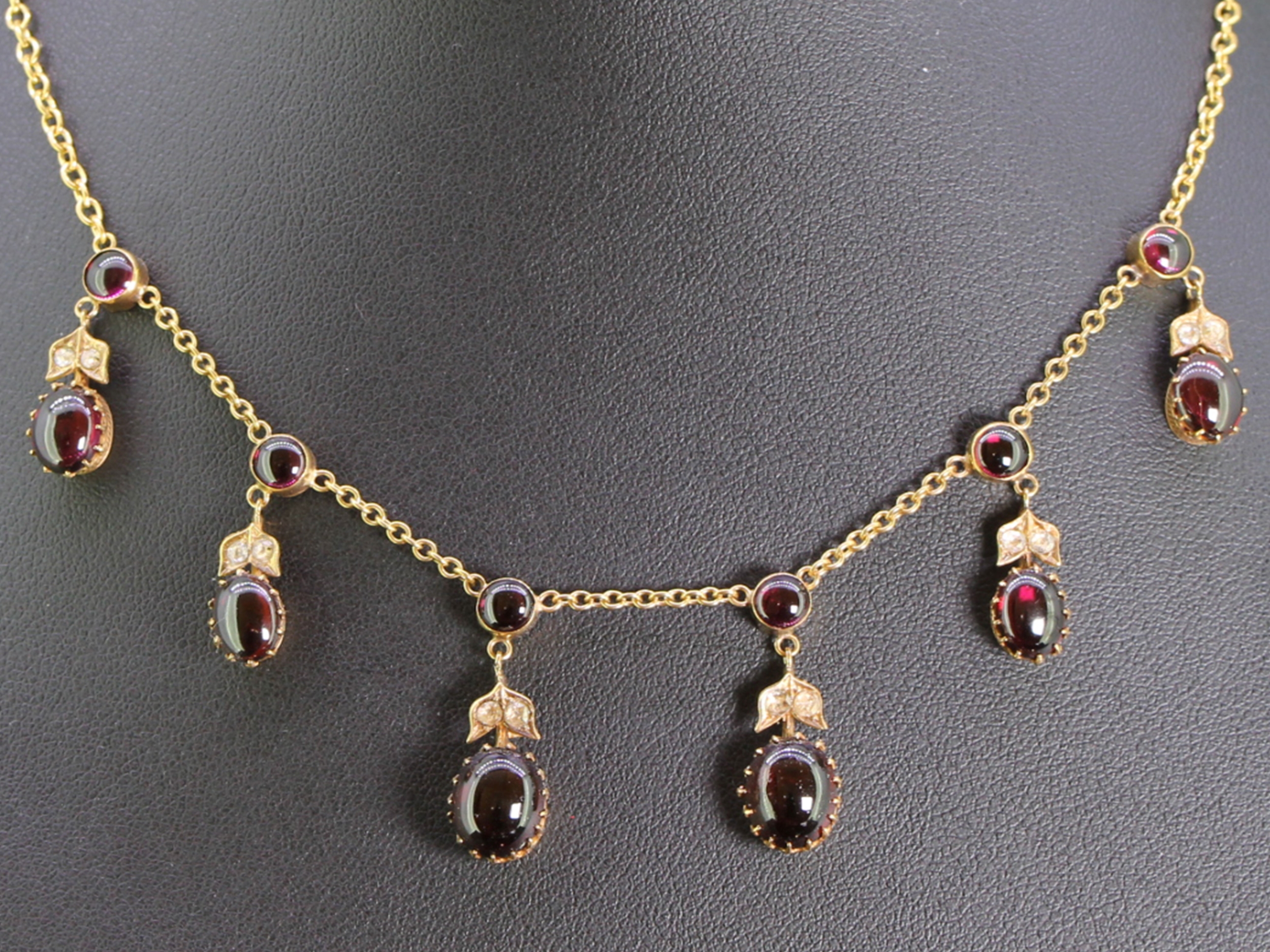 Enchanting edwardian garnet and diamond 15 carat gold necklace