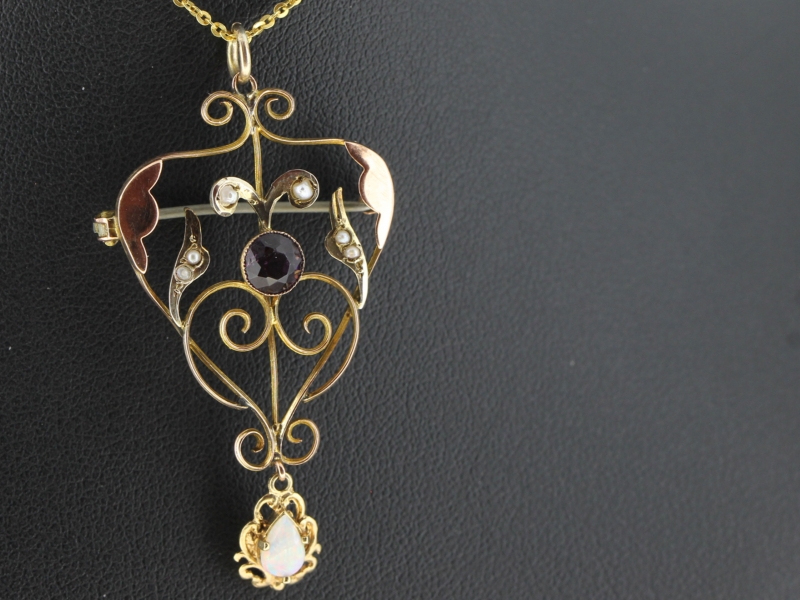  beautiful amethyst pearl and opal 9 carat gold pendant/brooch