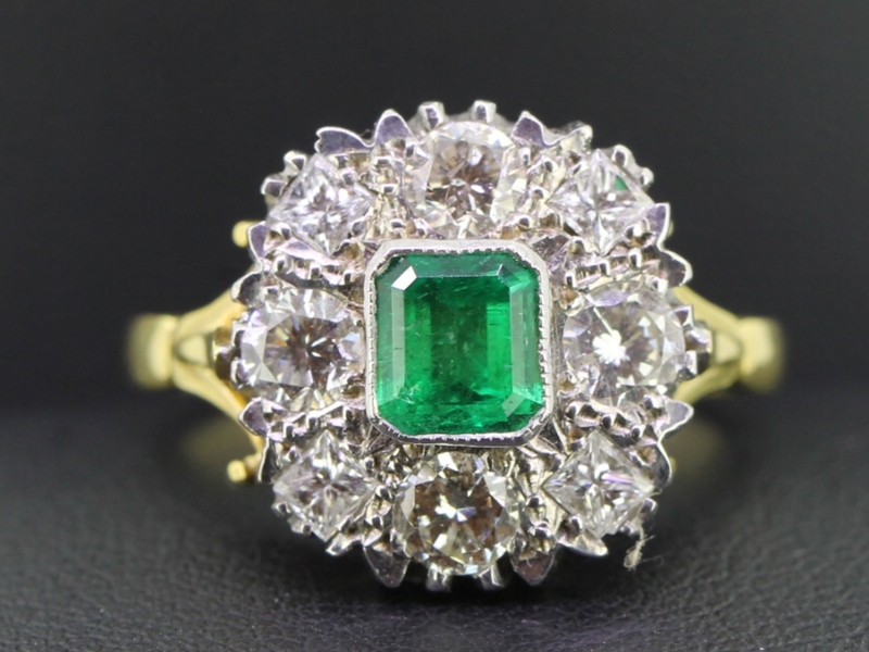 Stunning colombian emerald and diamond 18 carat gold cluster ring