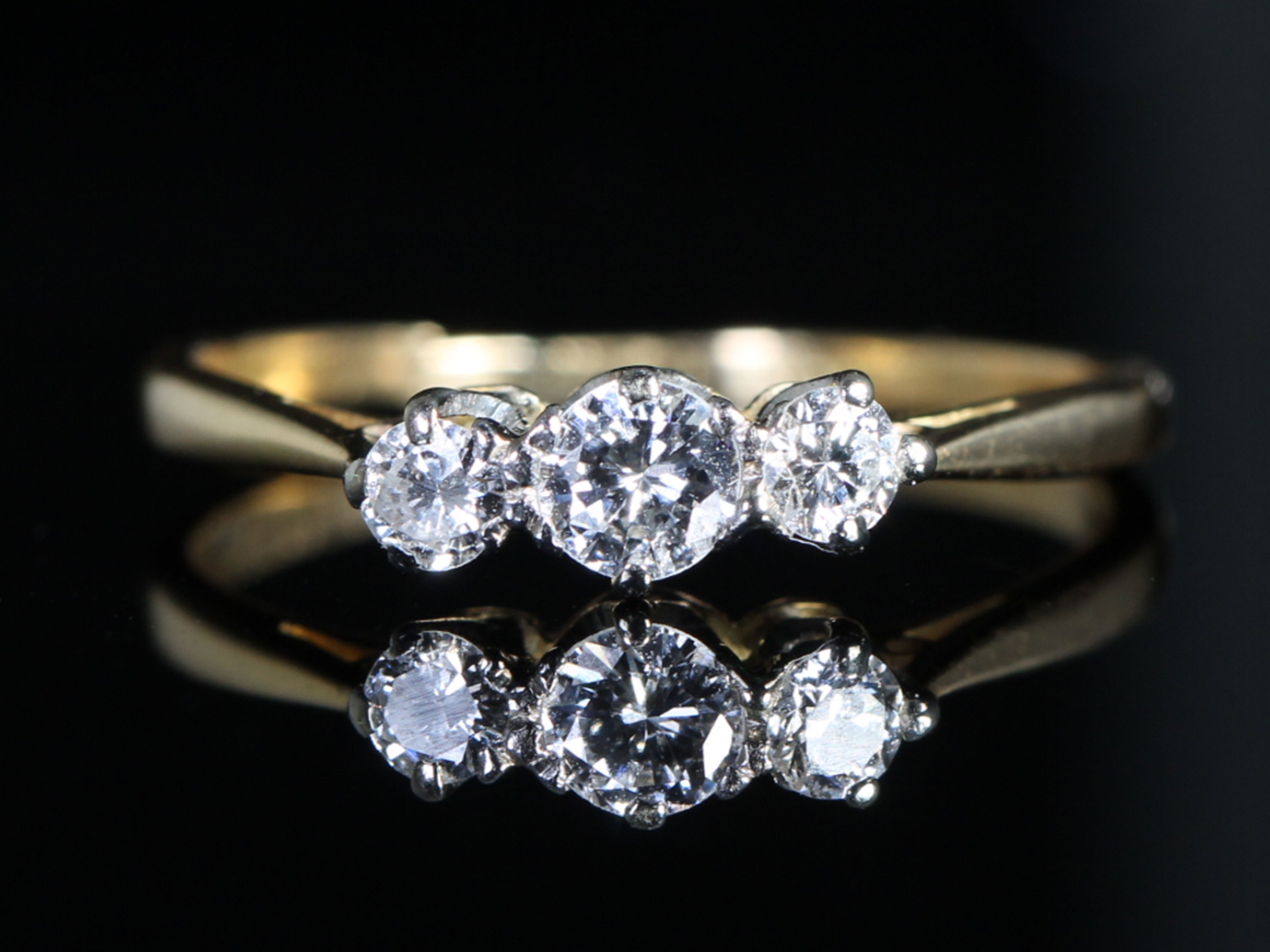 Art deco 18ct god diamond trilogy ring, circa 1930s