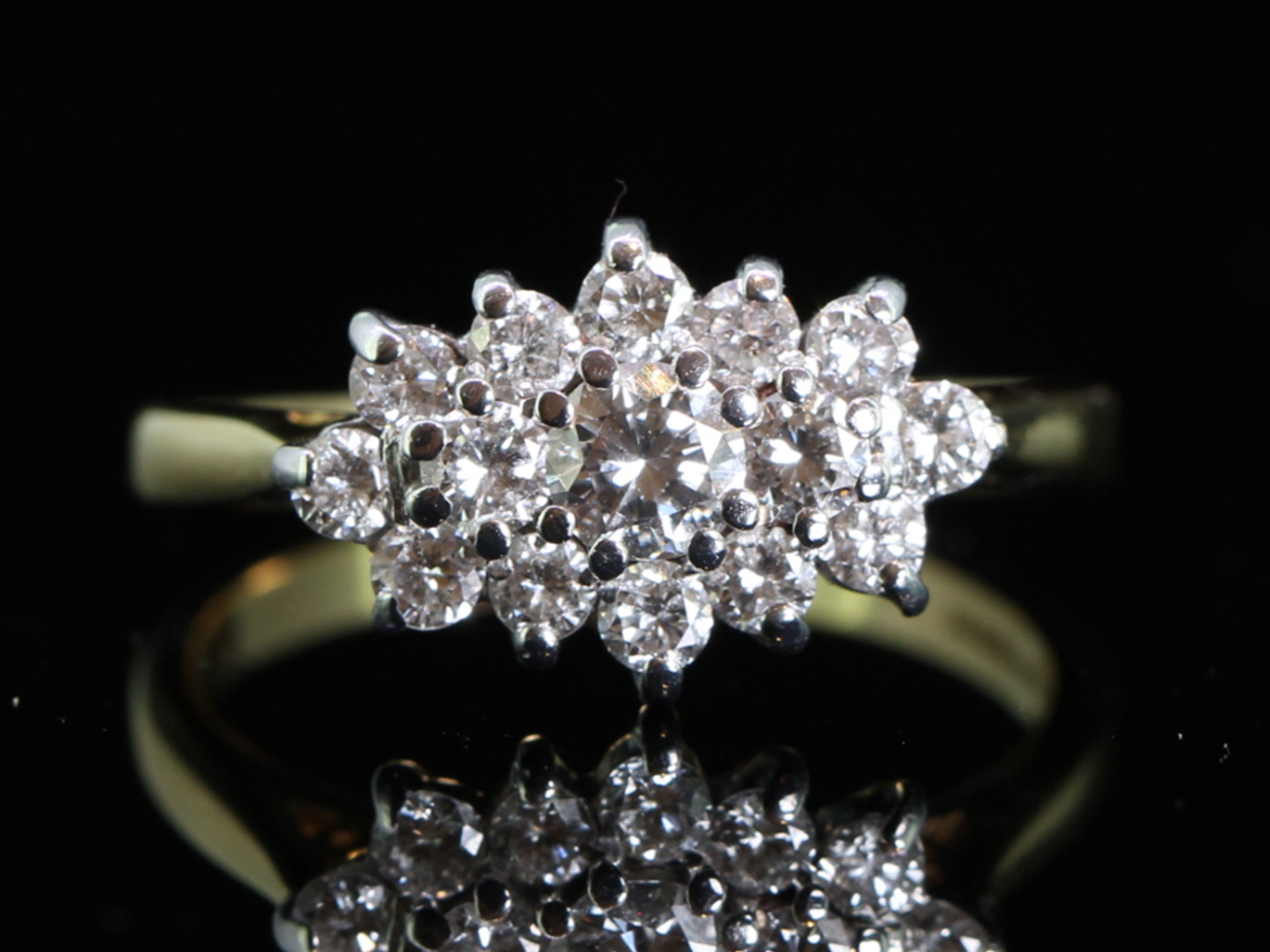 Sparkling diamond 18 carat gold cluster ring