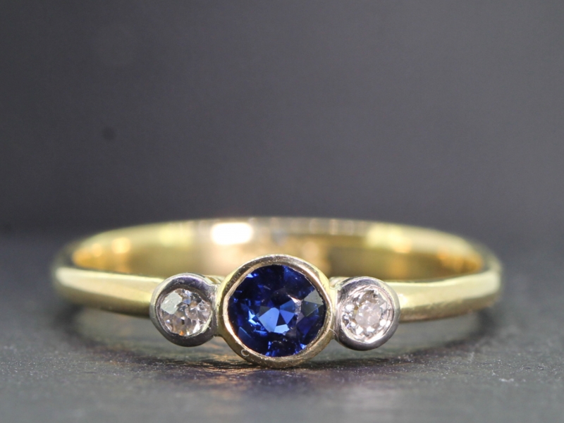 Pretty sapphire and diamond trilogy 18 carat gold ring    