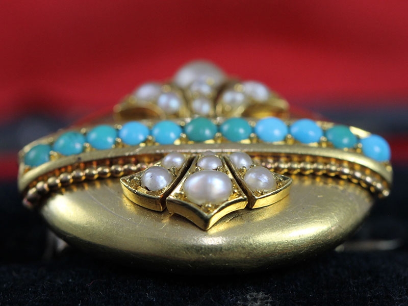 Beautiful pearl and turquoise 15 carat gold brooch