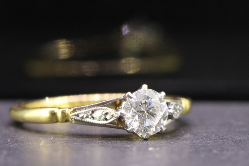  gorgeous 18 carat gold and platinum diamond solitaire ring