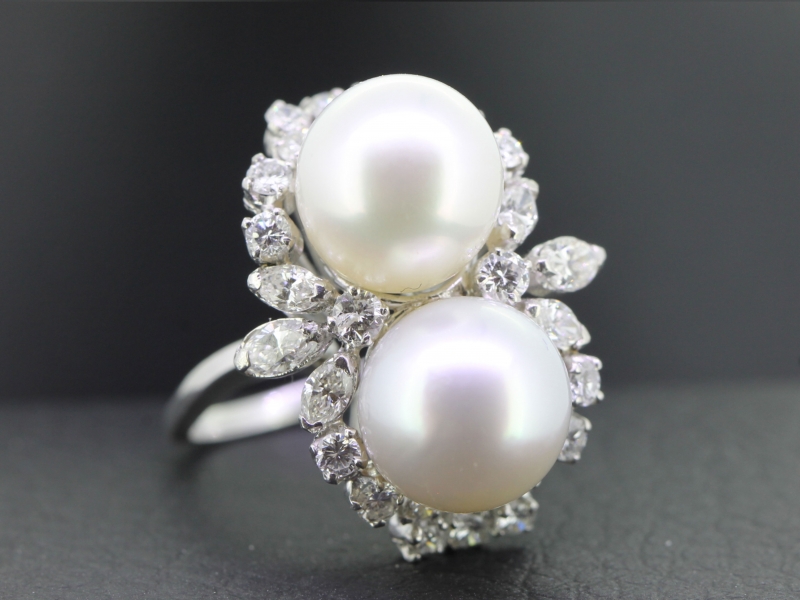 Gorgeous pearl and diamond 18 carat gold ring