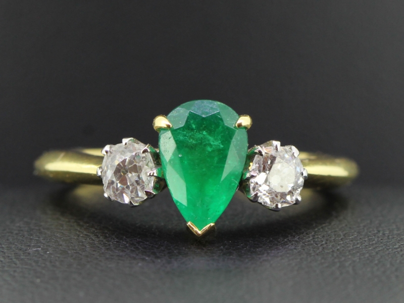 Fabulous columbian emerald and diamond 18 carat gold trilogy ring
