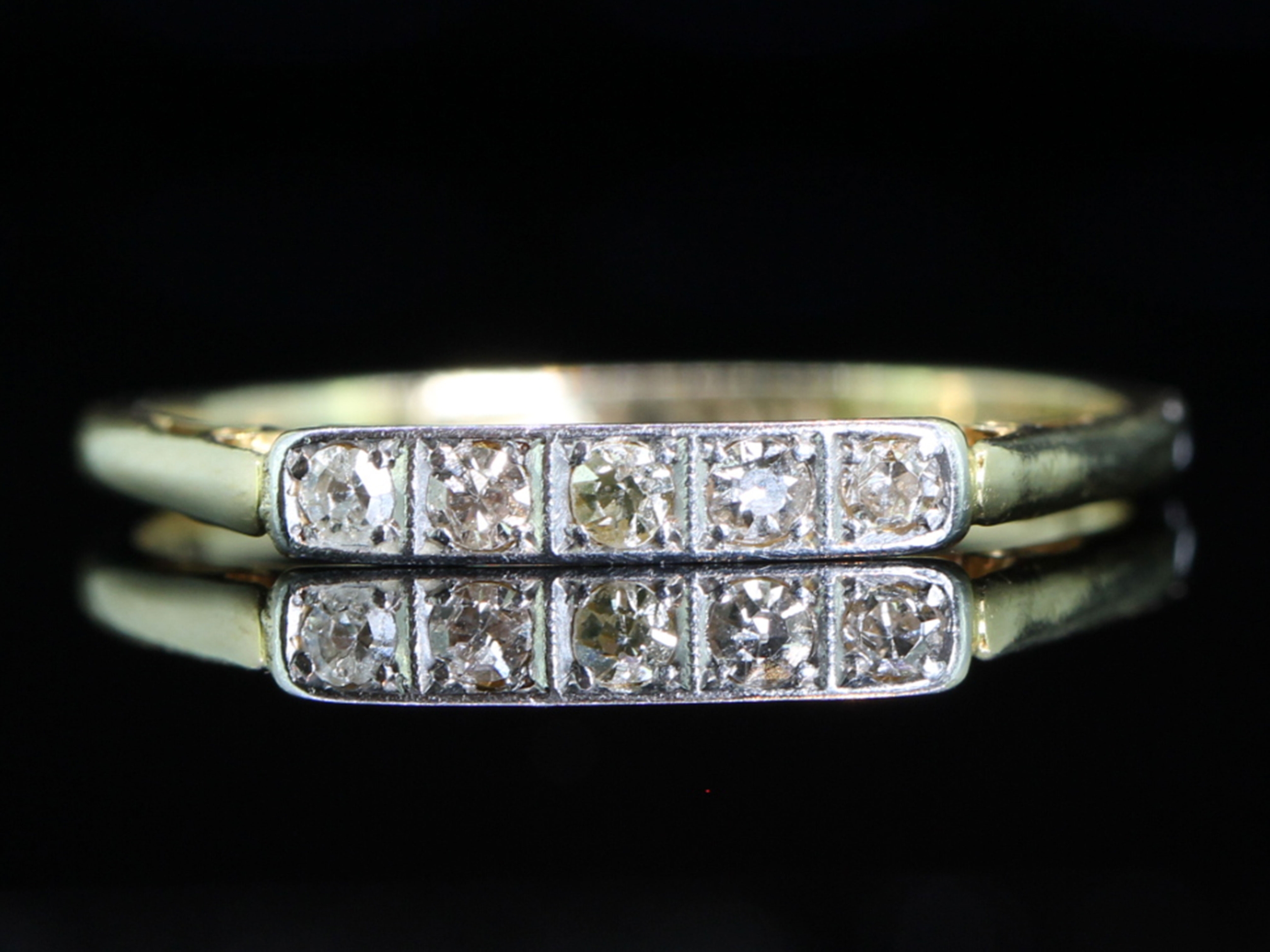 Exquisite 1920s diamond 18 carat gold band