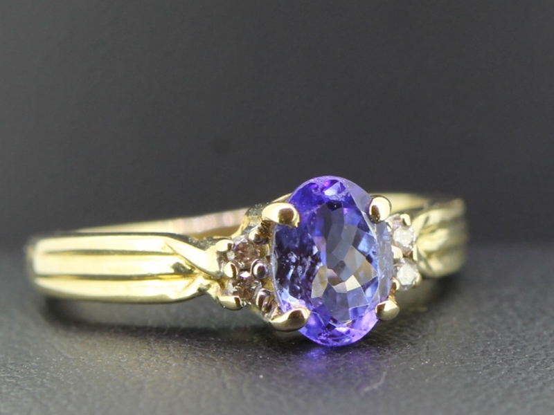  beautiful tanzanite and diamond 14 carat gold ring