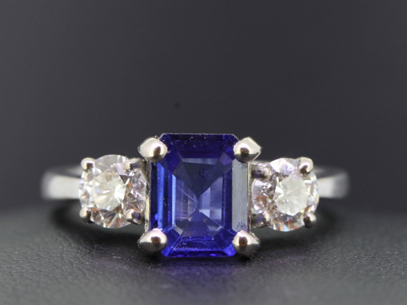  gorgeous sapphire and diamond 18 carat gold trilogy ring