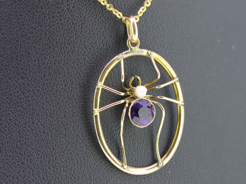 Lovely amethyst and pearl spider 9 carat gold pendant
