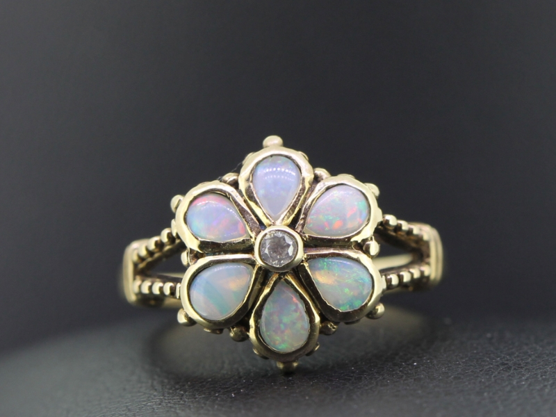 Equisite 9 carat gold opal and diamond daisy flower ring