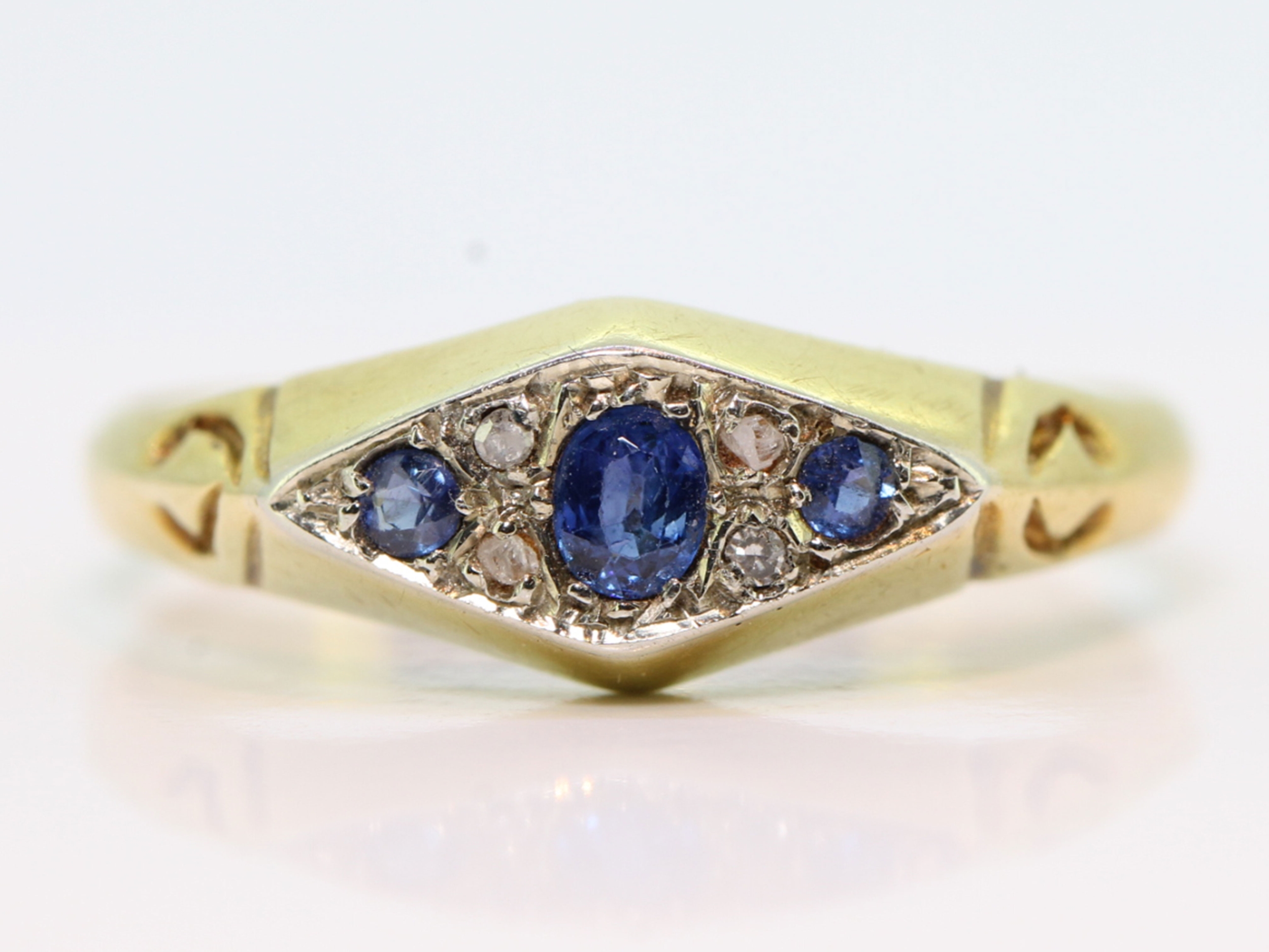  pretty edwardian sapphire and diamond 18 carat gold ring