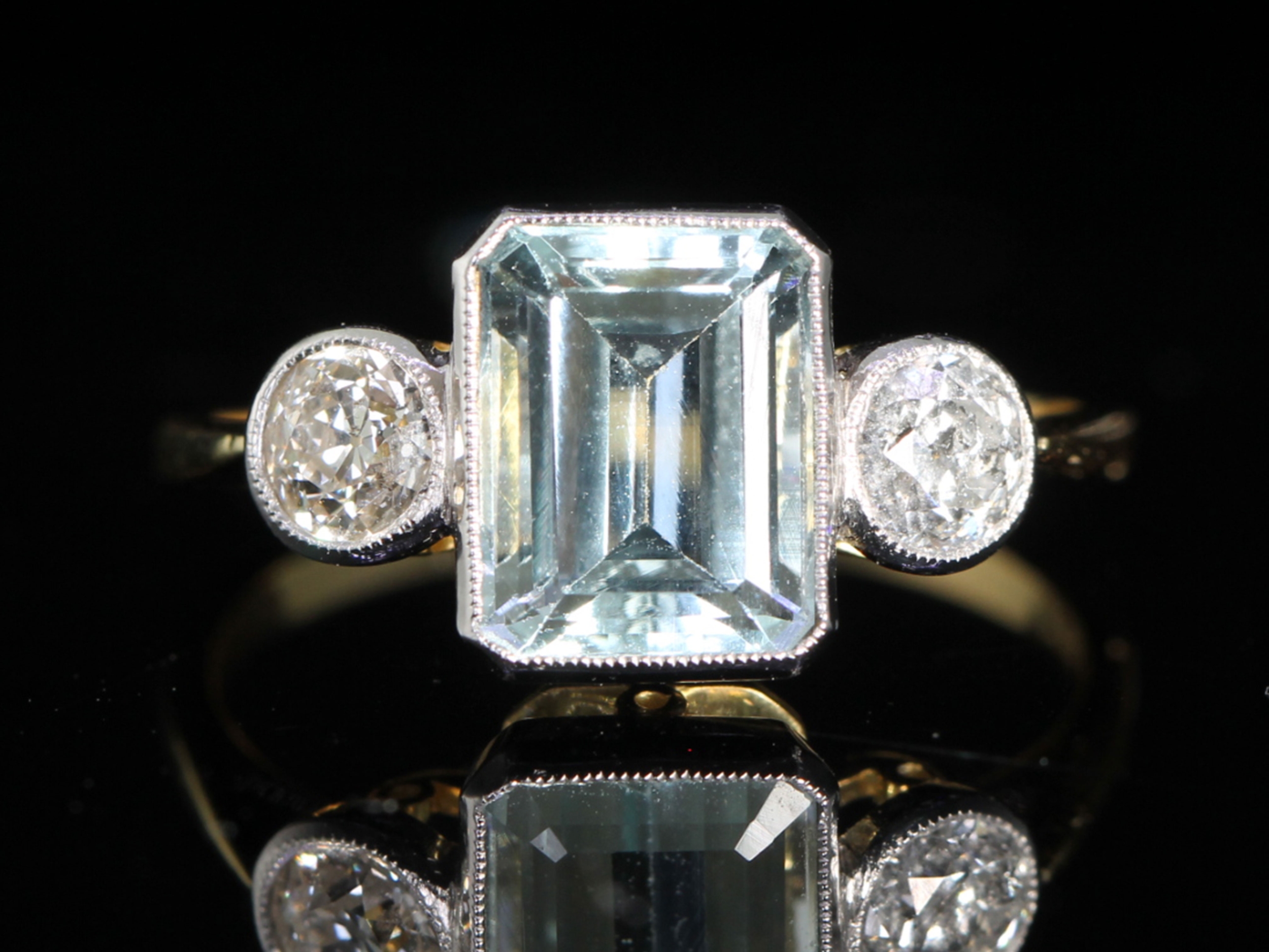 Art deco aquamarine and diamond 18ct gold trilogy ring