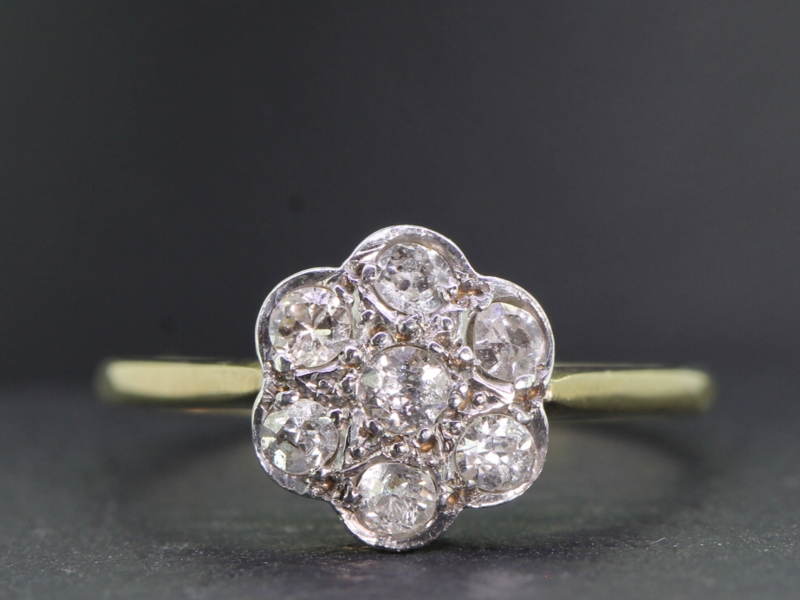 Beautiful edwardian diamond daisy 18 carat gold ring
