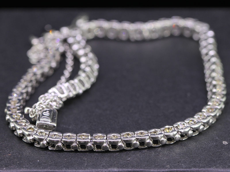 Beautiful 18 carat white gold diamond bracelet