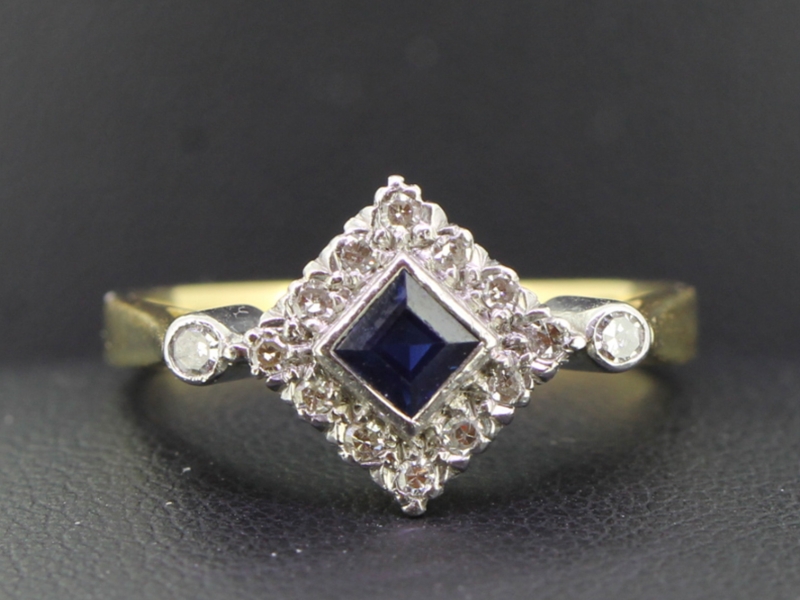 Unique sapphire and diamond cluster platinum 18 carat gold cluster ring