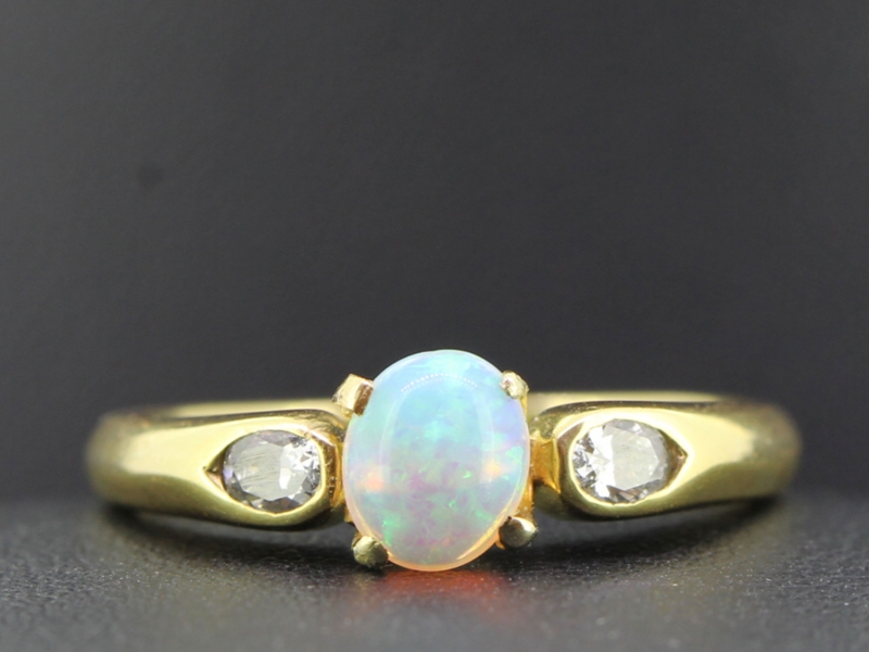 Beautiful opal and diamond 18 carat gold ring