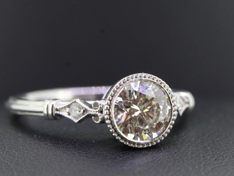 Wonderful diamond solitaire 18 carat gold ring