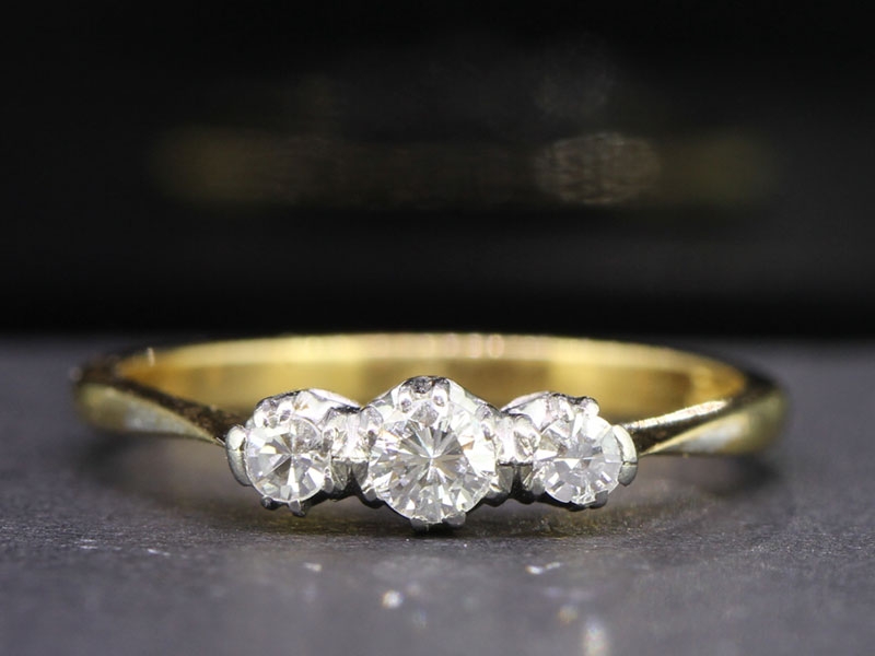 Elegant three stone diamond 18 carat gold trilogy ring 