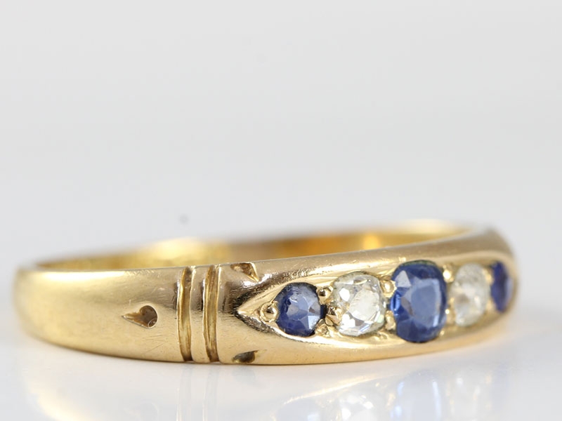  beautiful sapphire and diamond 18 carat gold gypsy ring