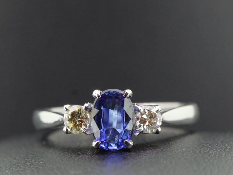 elegant sapphire and diamond trilogy 18 carat gold ring 