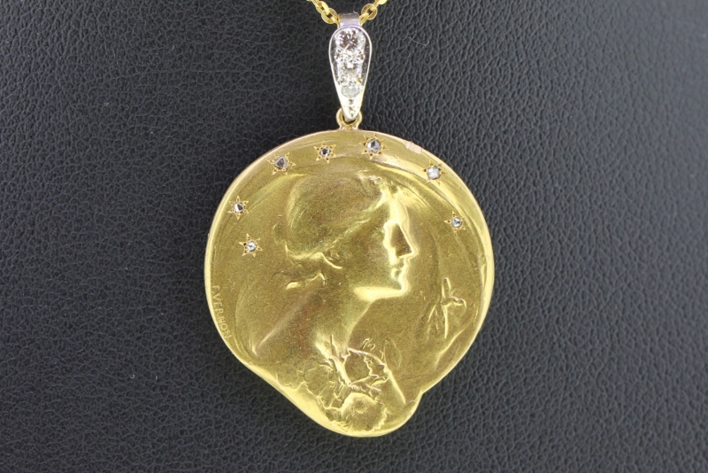 Rare french antique french art nouveaui 21 carat gold pendant