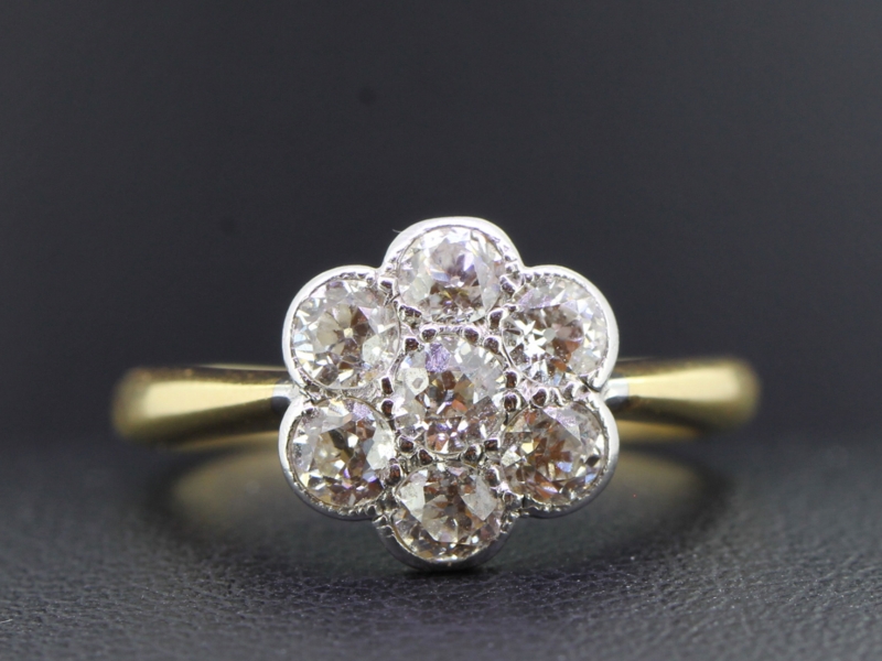 Wonderful diamond diasy 18 carat gold cluster ring