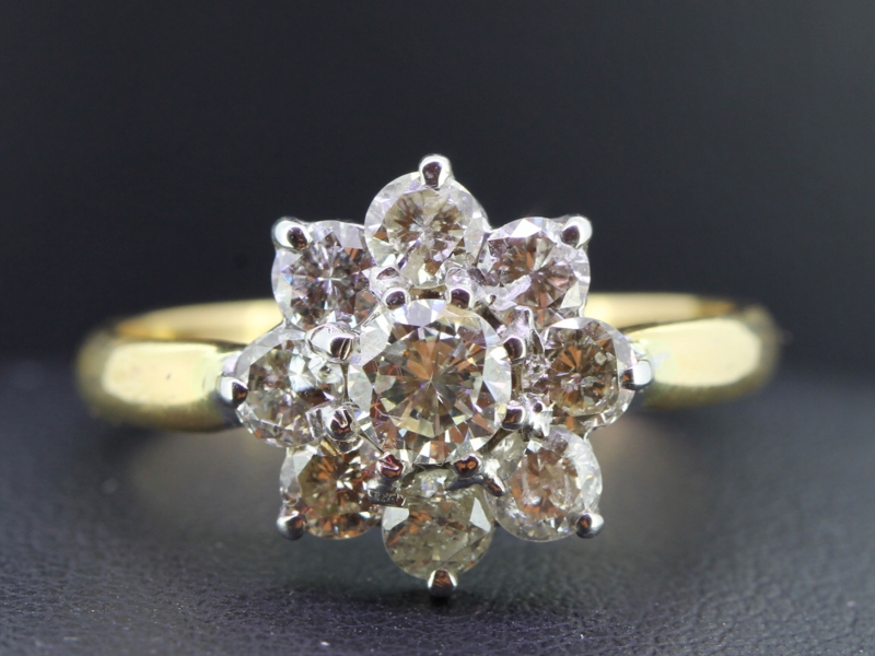 Beautiful diamond daisy 18 carat gold ring