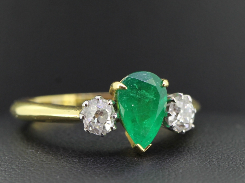 Fabulous columbian emerald and diamond 18 carat gold trilogy ring