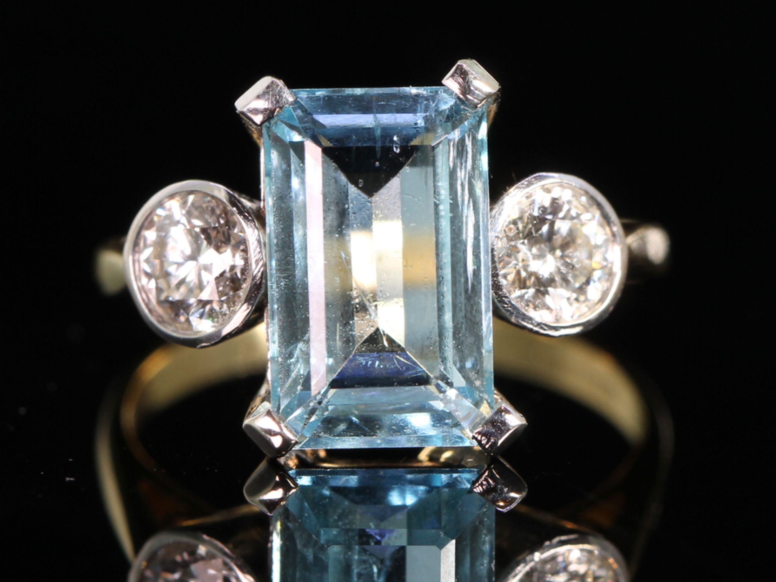 Vintage aquamarine and diamond 18ct gold trilogy ring