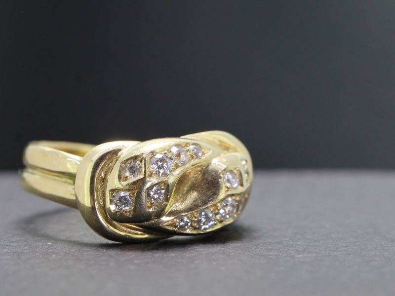 Gorgeous double diamond 18 carat gold snake ring	