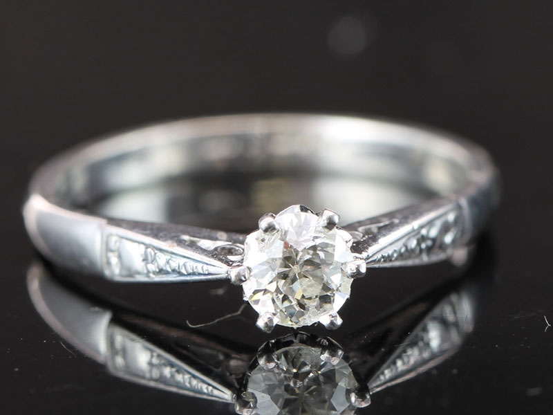 Sparkling transitional cut diamond 18 carat gold and platinum ring