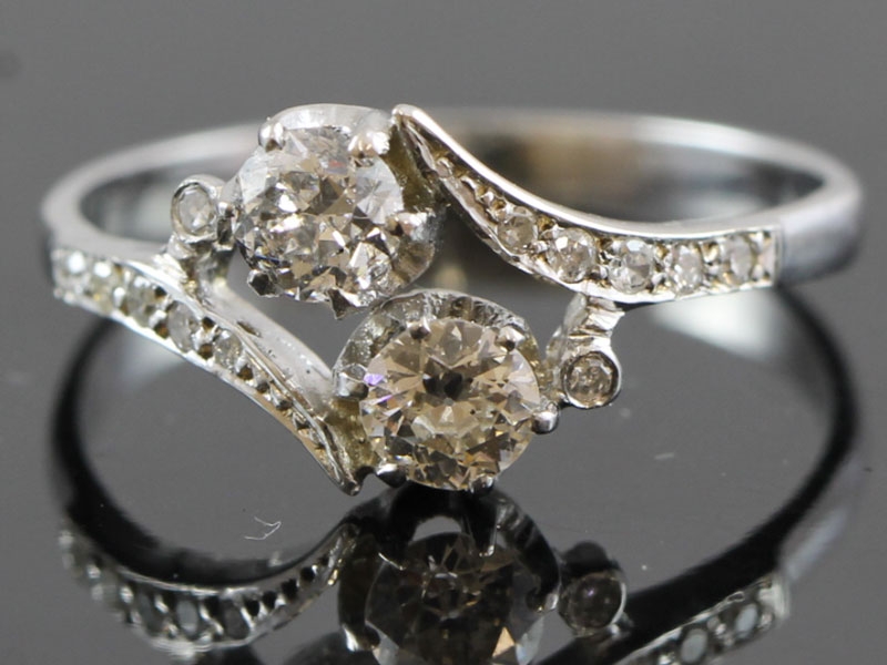Stunning edwardian two stone diamond twist 18 carat gold ring
