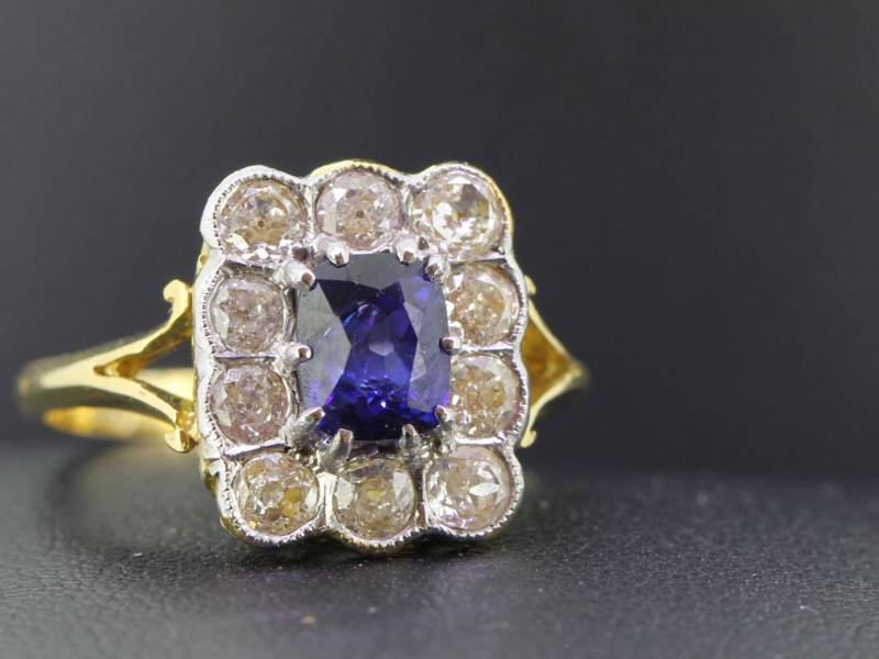 Beautiful sapphire and diamond cluster 18 carat gold ring