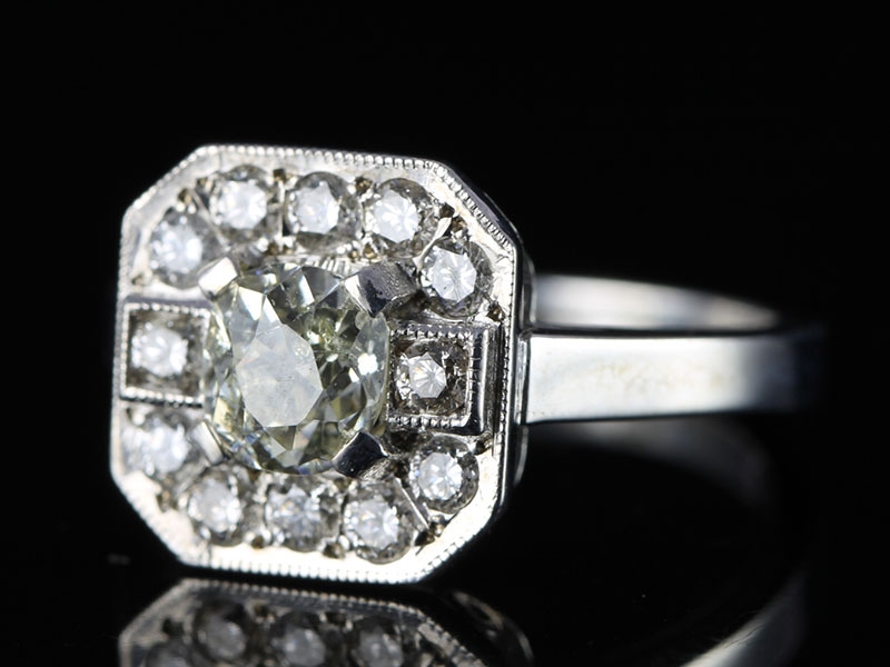 Sizzling art deco inspired diamond 18 carat gold ring