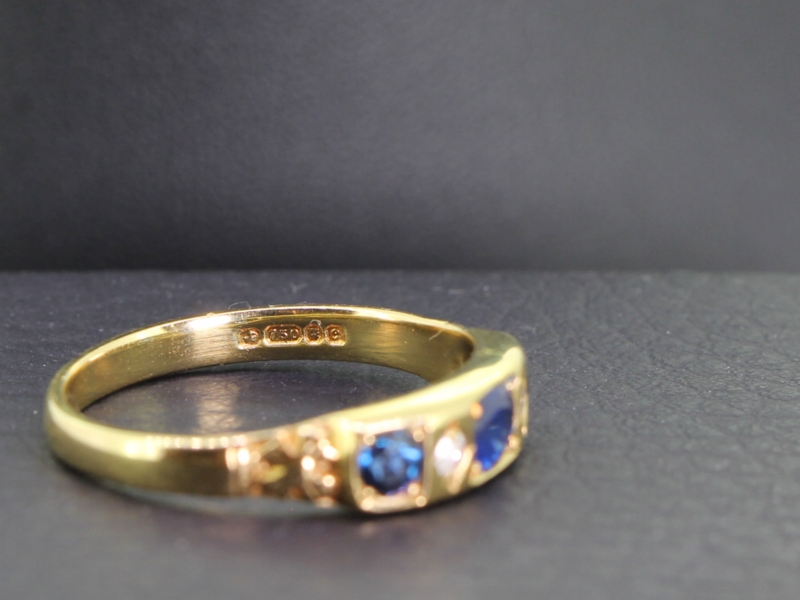 Sophisticated sapphire and diamond 18 carat ring