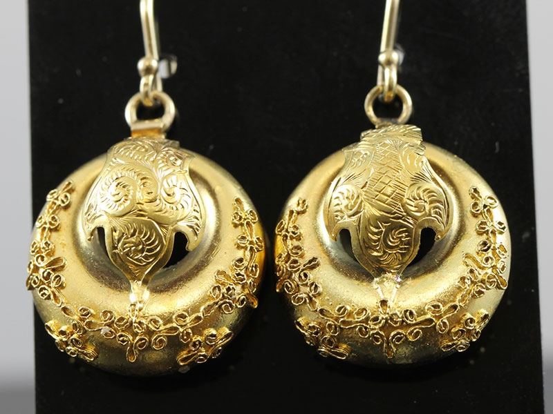 Artful victorian 15 carat gold earrings