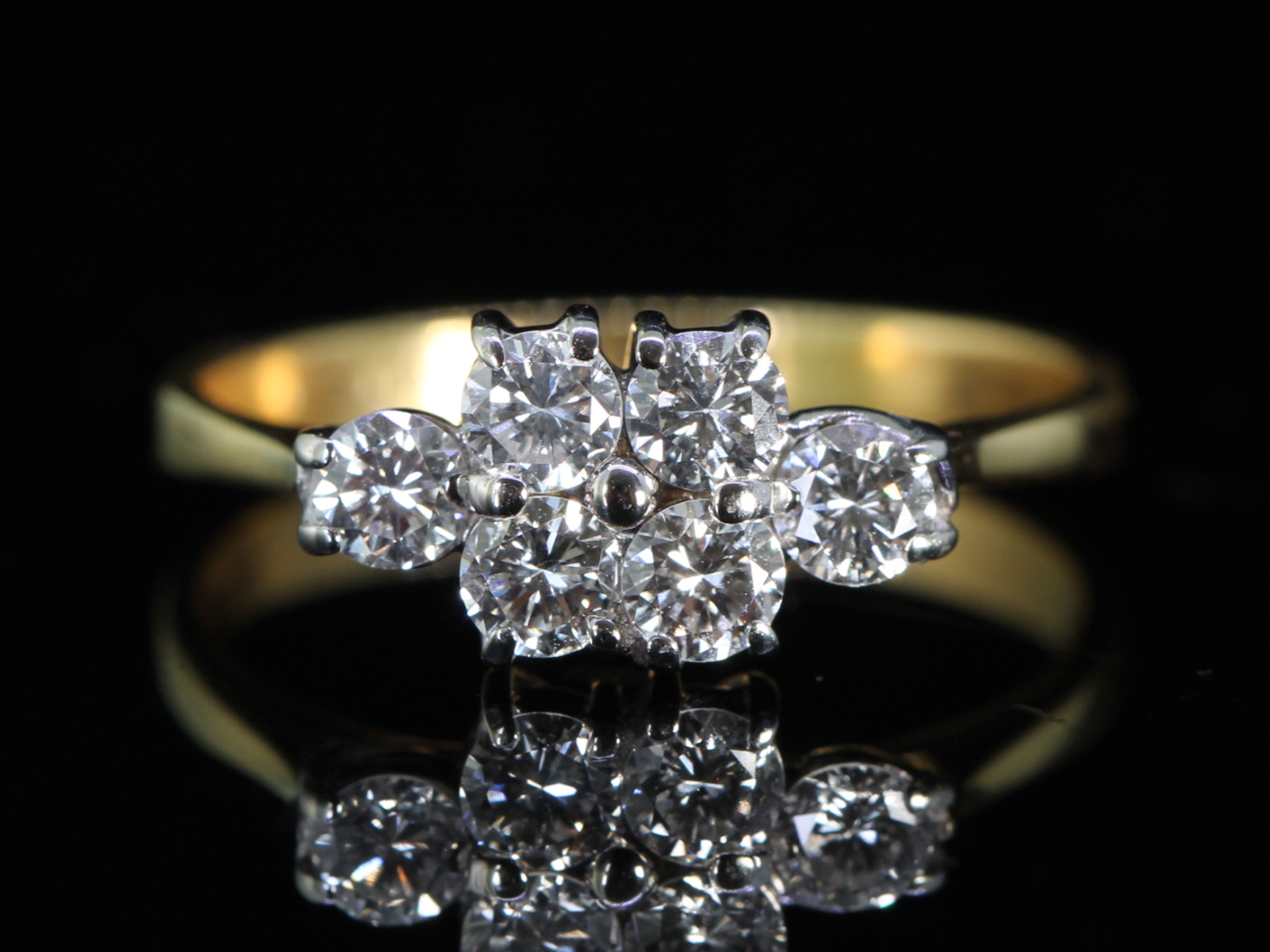 Vintage diamond cluster 18ct gold cluster ring