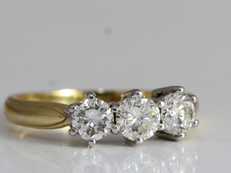  beautiful diamond trilogy 18 carat gold ring