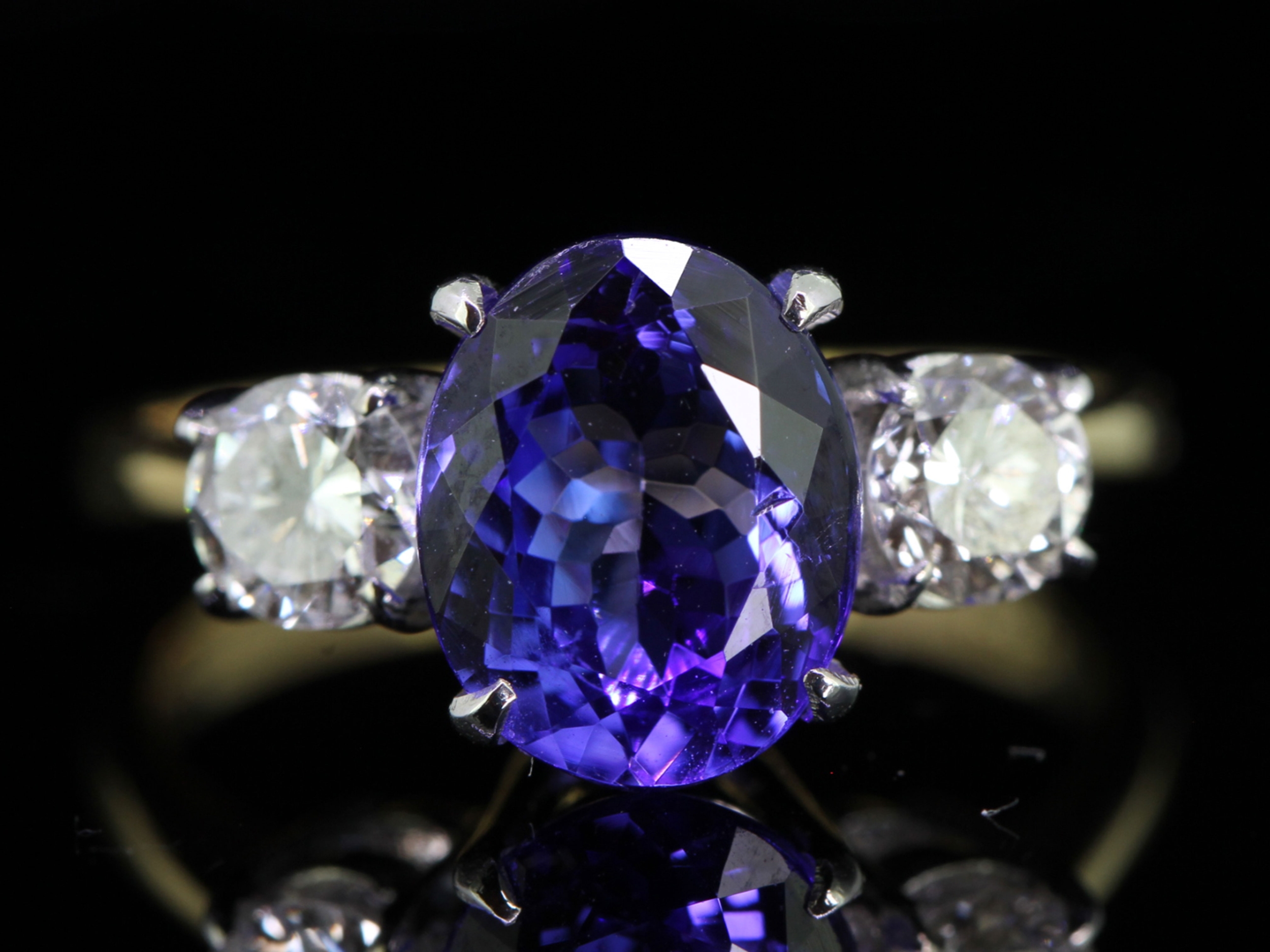 Stunning 3 carat tanzanite and diamond  8 carat  gold trilogy ring