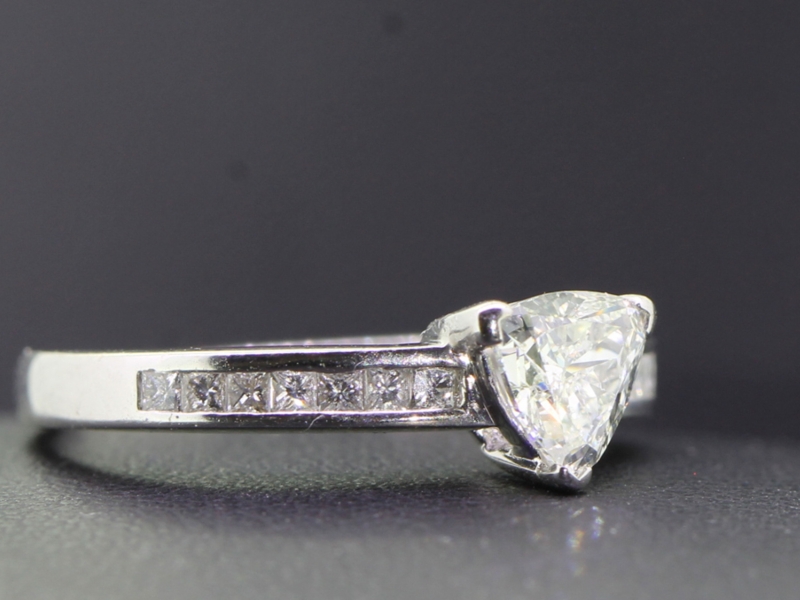 Elegant trillion cut diamond 18 carat gold solitaire ring